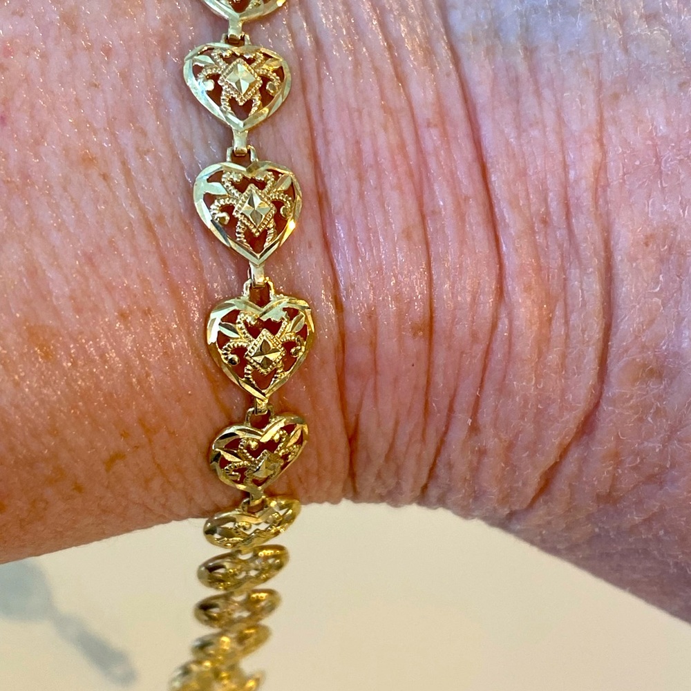 Beautiful 10kt Heart Link Bracelet